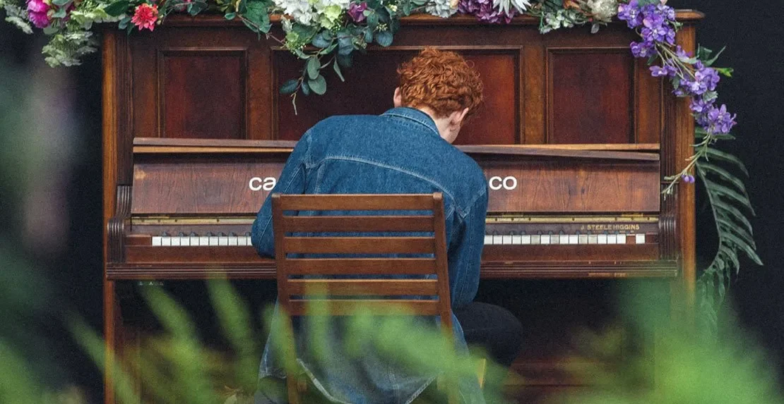 piano-in-garden piano-in-garden